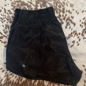 Lululemon Tracker Low-Rise Short